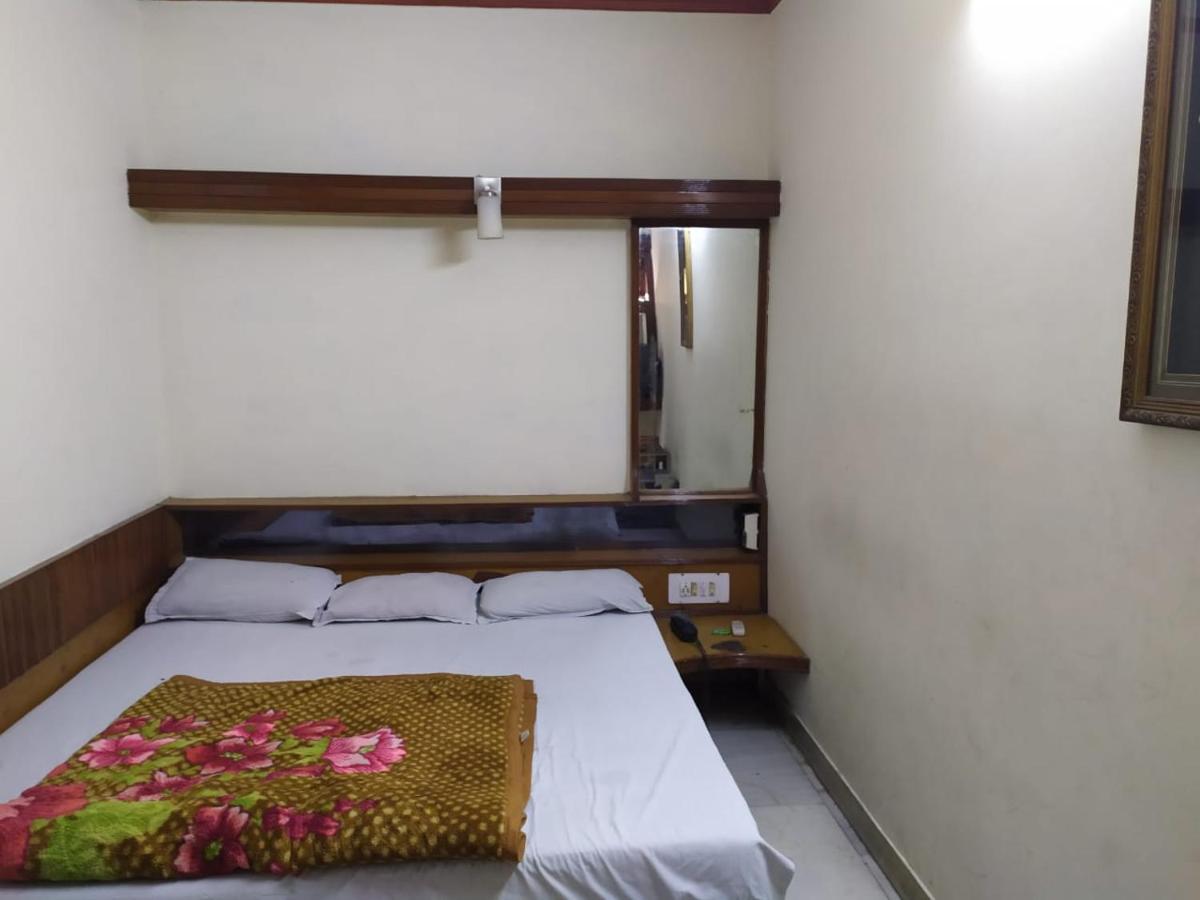 Hotel Yes Please Lodge New Delhi Extérieur photo