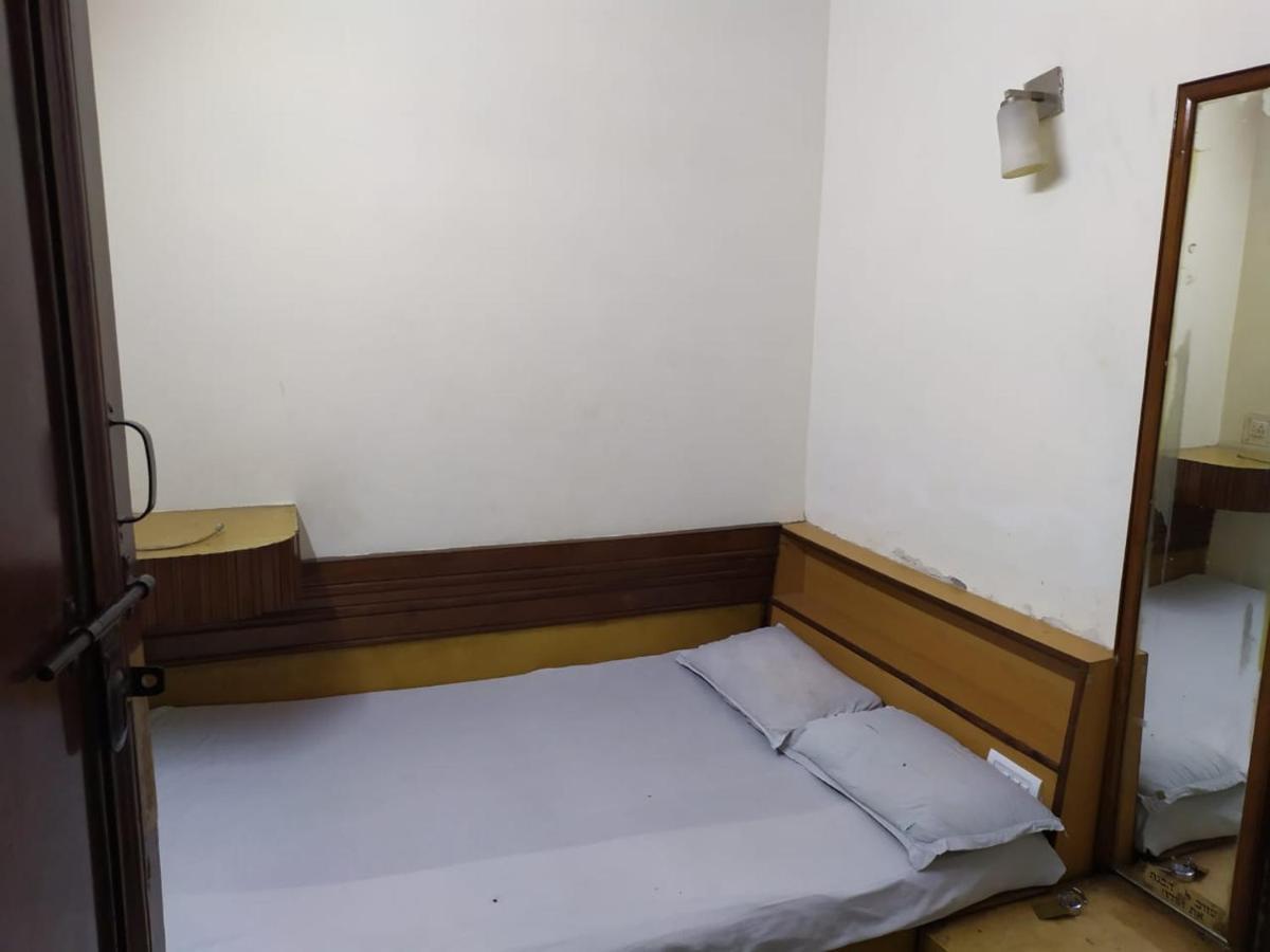 Hotel Yes Please Lodge New Delhi Extérieur photo