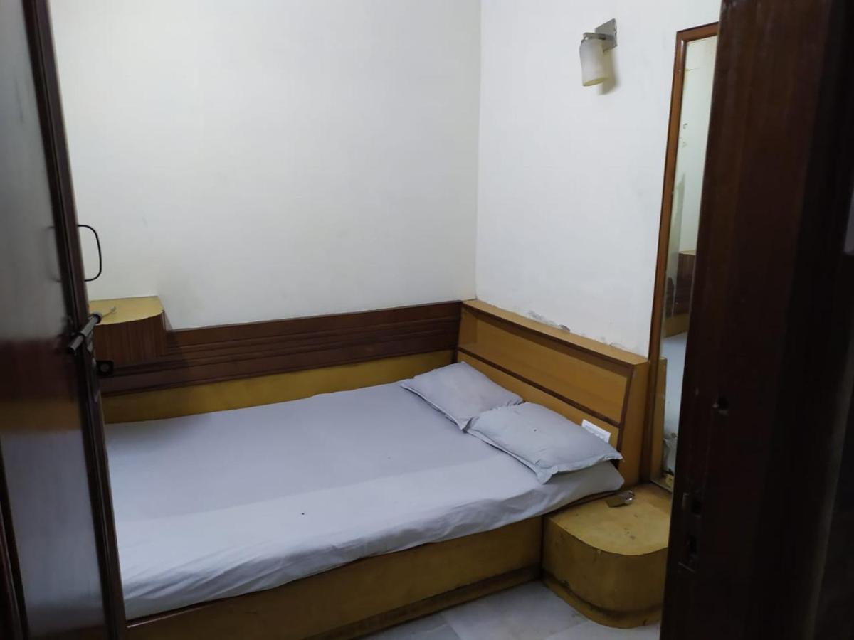 Hotel Yes Please Lodge New Delhi Extérieur photo
