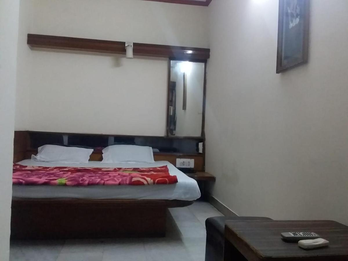 Hotel Yes Please Lodge New Delhi Extérieur photo